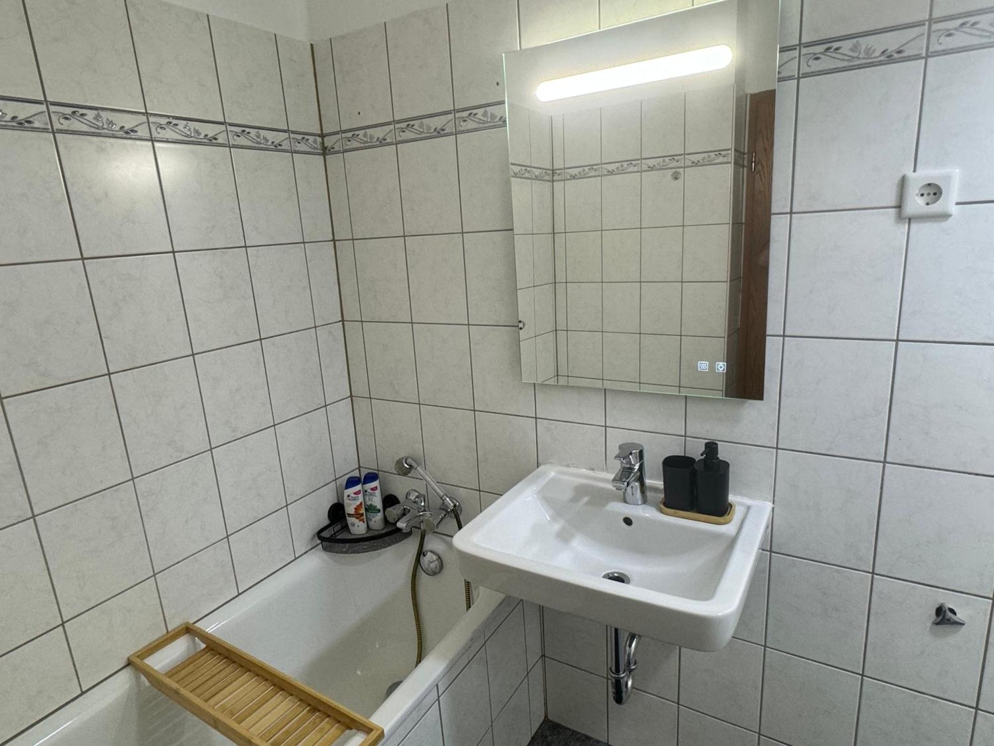 Stylish & Relaxing Modernes Apartment Mit Privatparkplatz Gelsenkirchen Exterior photo